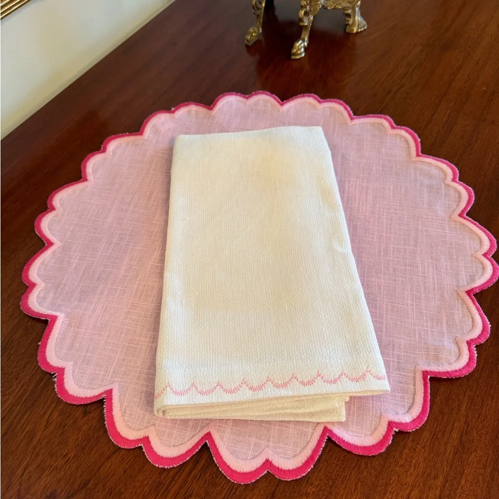 NEW HMA Decor Society Social Pink Linen Scalloped Placemats Set of 4